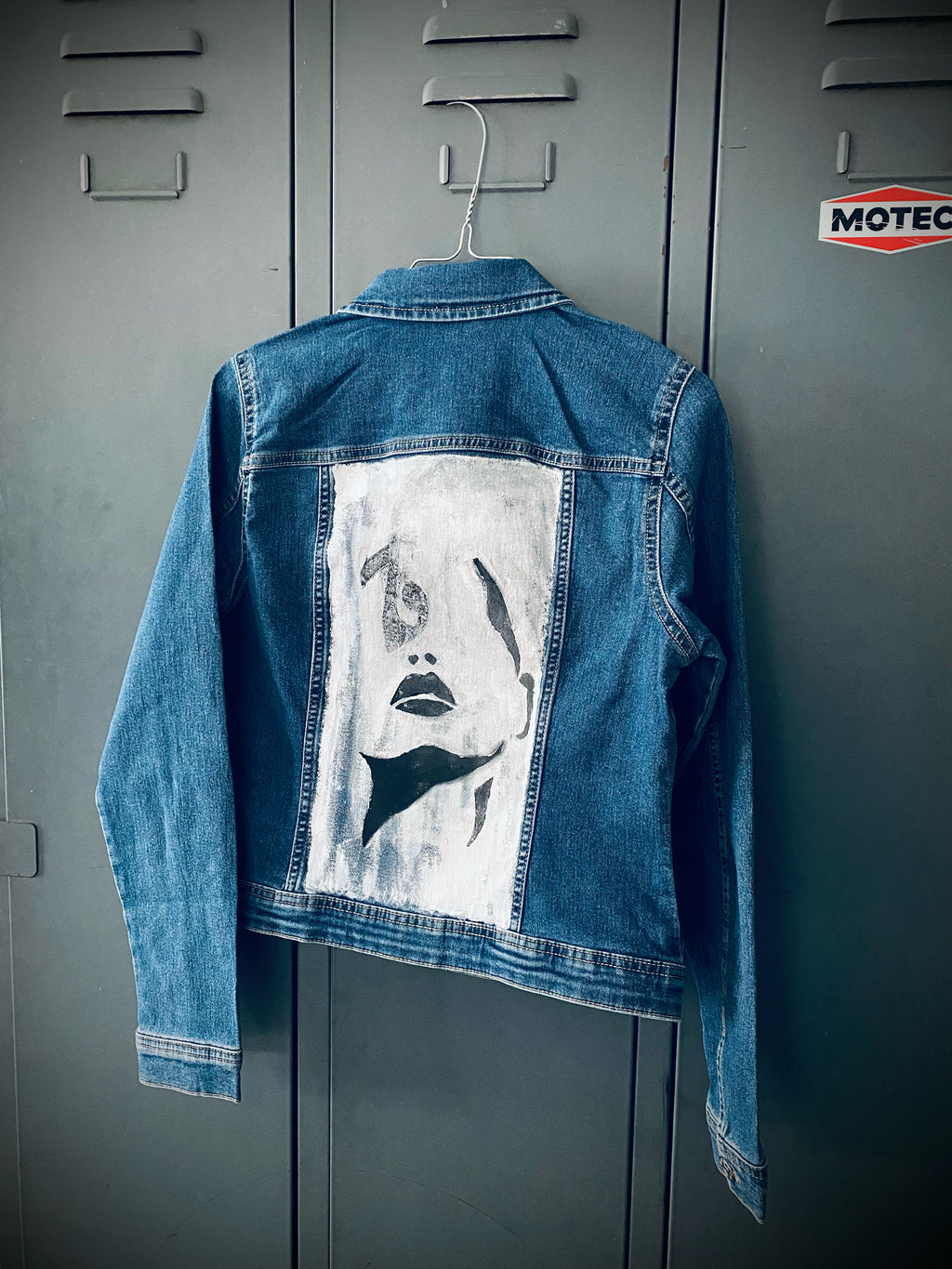 Jeansjacke "007" – Unikat 003 von Anna Zora